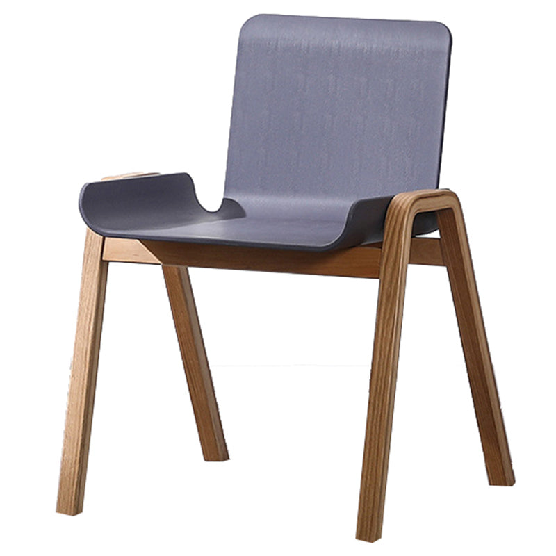 Sillón de comedor apilable escandinavo con respaldo macizo y patas de madera