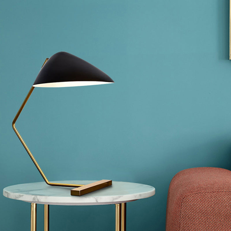 Lampada da tavolo Modernism Wide Flare in metallo con 1 lampadina, piccola lampada da scrivania in nero con braccio curvo