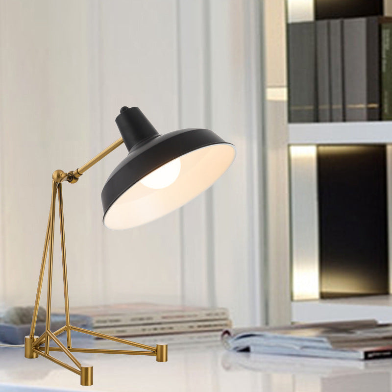 1 Éclair de travail de la tête de tête de tête moderne lampe de table de nuit noire moderne avec une teinte en métal en forme de dôme