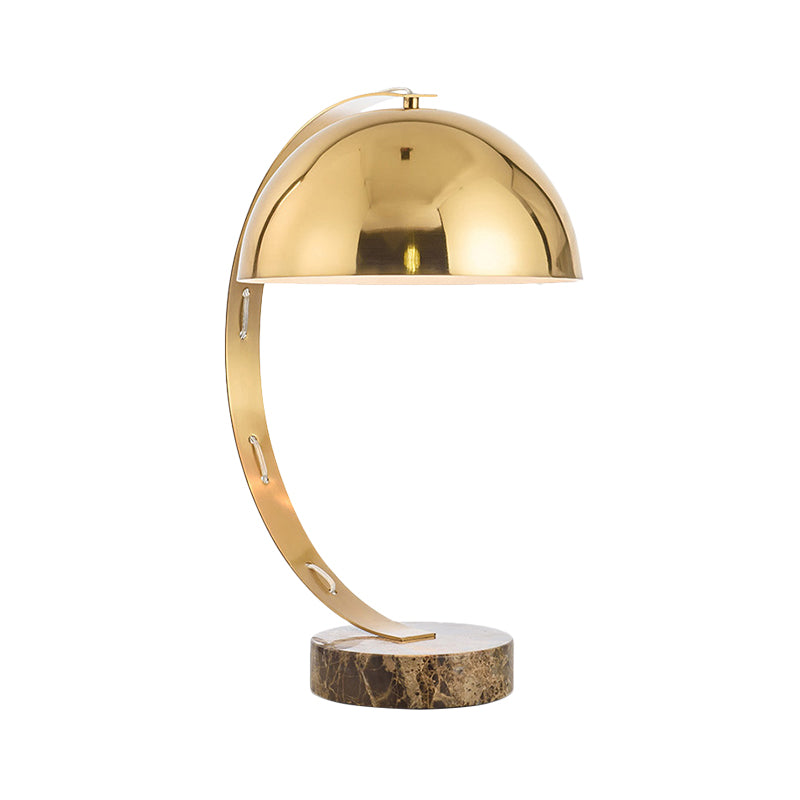 Lámpara de tarea del hemisferio Luz de escritorio de metal 1 de metal contemporáneo en oro con brazo curvilíneo