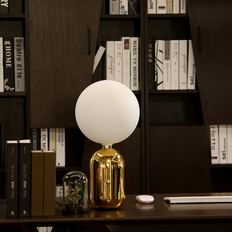 Iluminación de tareas esféricas Vidrio lechoso Modernista 1 Lámpara de escritorio pequeño de oro, 7 "/9.5" de ancho