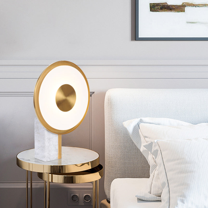Lampada da tavolo circolare in vetro smerigliato Lampada da lavoro moderna a LED in oro con base rettangolare in marmo bianco