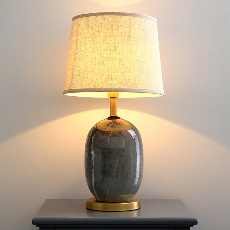 Stoff Drum Desk Lampe moderne 1 Kopf weiße Lesebuchbuch mit Goldkreis Metallbasis