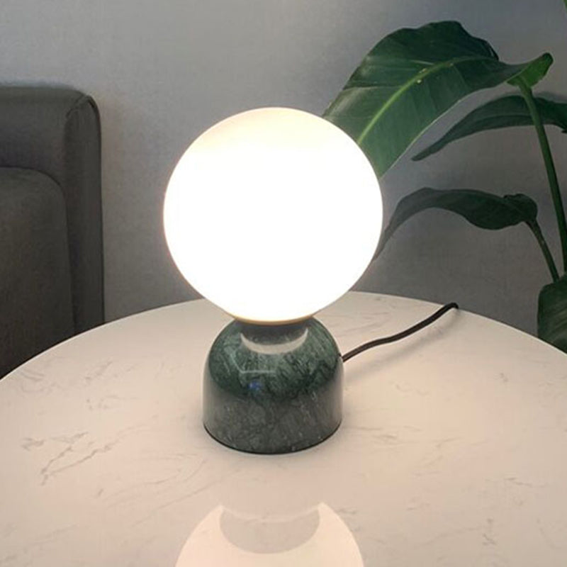 1 tâche de chevet de tête éclairage vert moderne petite lampe de bureau avec un globe nulle en verre blanc