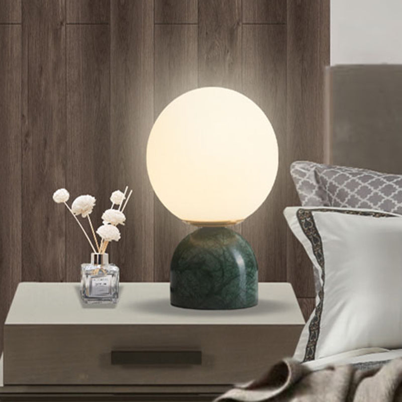 1 tâche de chevet de tête éclairage vert moderne petite lampe de bureau avec un globe nulle en verre blanc