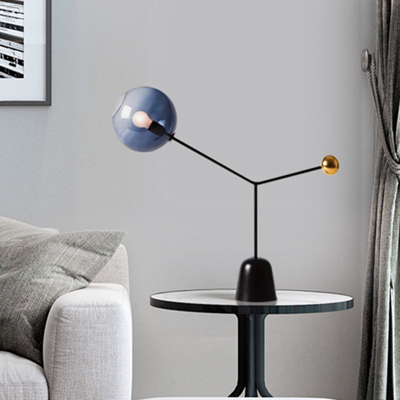 1 Kopf Wohnzimmer Task Leichte moderne schwarze kleine Schreibtischlampe mit weltblauem Glasschatten