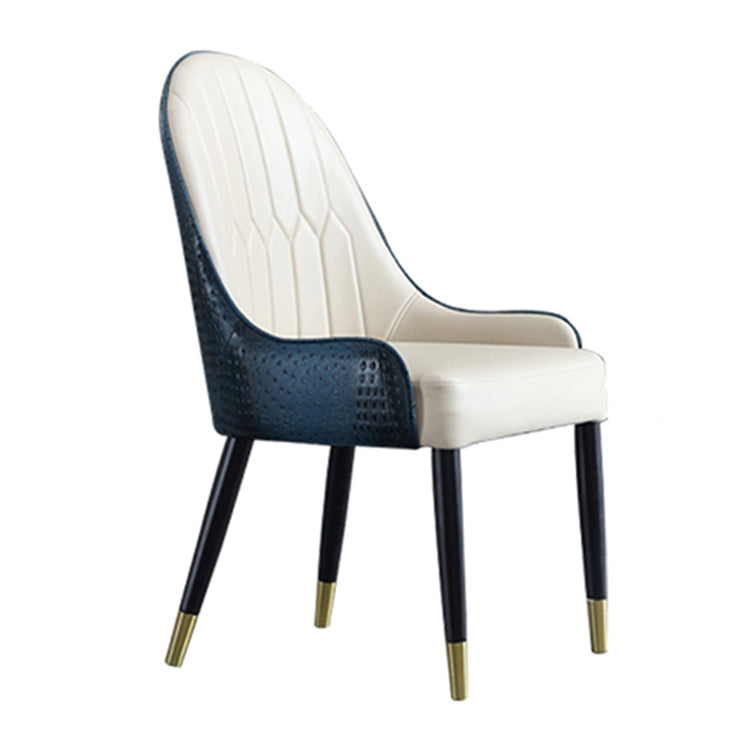 El comedor de madera contemporáneo preside los sillones laterales tapizados para el uso en el hogar