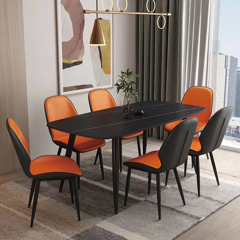 El comedor contemporáneo del metal preside el cuero que cena las sillas sin brazos para el uso en el hogar