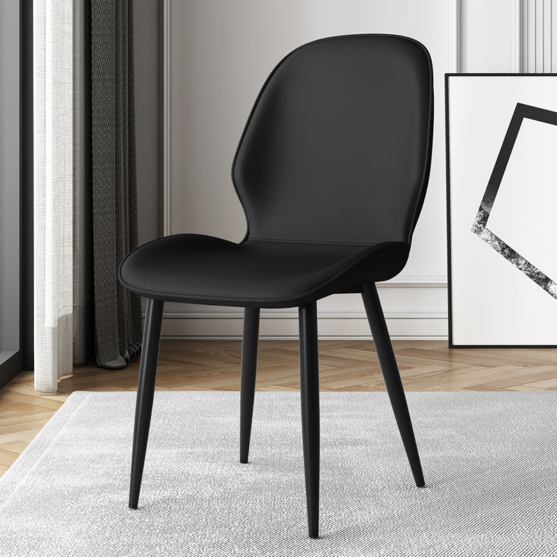 Chaise latérale en cuir de restaurant contemporain finition mate Parsons dinant la chaise