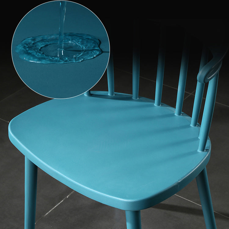 Chaise latérale contemporaine sans accoudoirs en plastique, chaise d'appoint empilable à dossier Windsor pour usage domestique