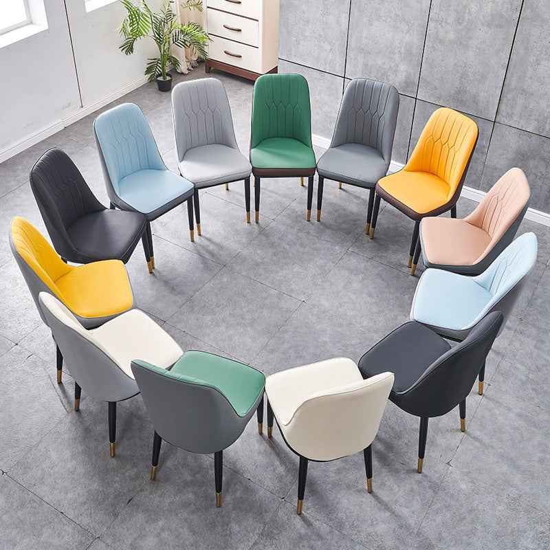 Chaise d'appoint contemporaine à la maison, chaise de salle à manger rembourrée en métal à dossier solide