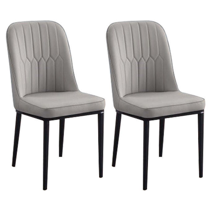 Chaise d'appoint contemporaine à la maison, chaise de salle à manger rembourrée en métal à dossier solide