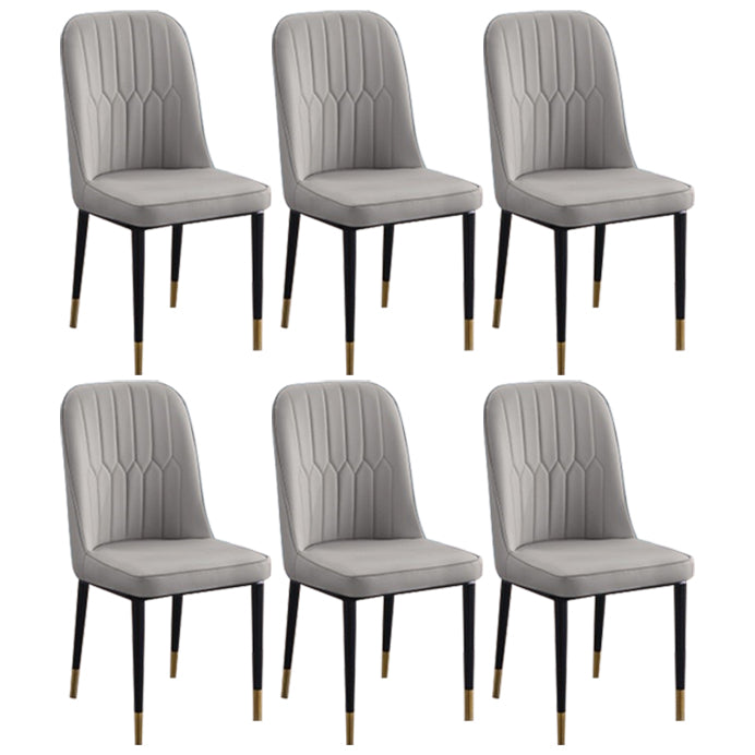Chaise d'appoint contemporaine à la maison, chaise de salle à manger rembourrée en métal à dossier solide
