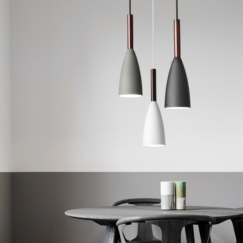 Luz de colgante de hierro lacado en la moderna lámpara de colgantes de madera de estilo nórdico para el comedor