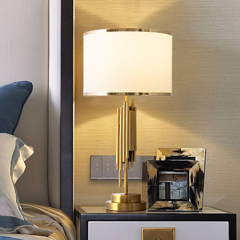 Mesa de forma de batería Lámpara de dormitorio de metal de estilo contemporáneo de estilo en blanco