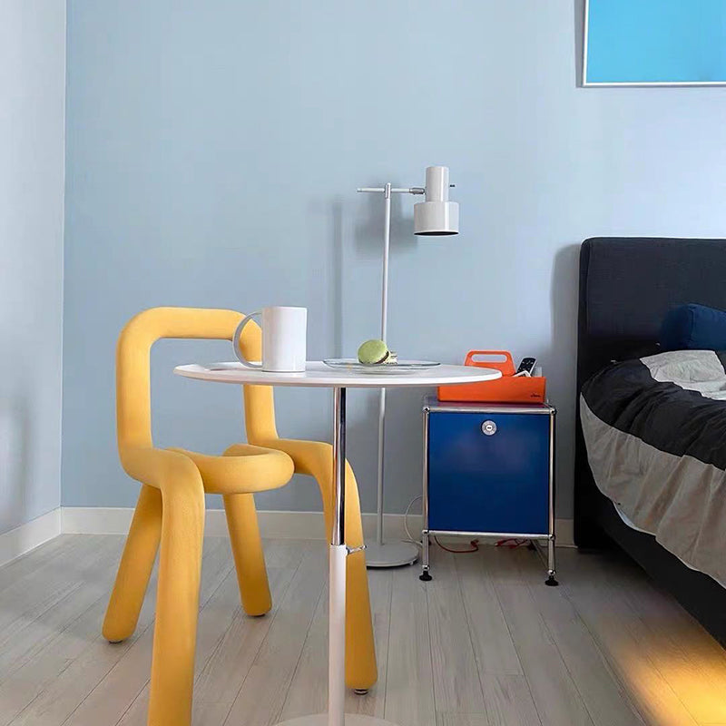 Silla lateral de salón de estilo diseñador de terciopelo, silla de comedor con respaldo abierto y acabado mate