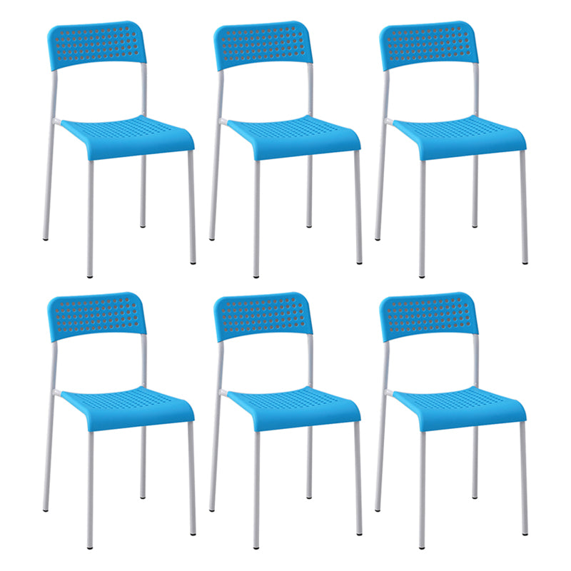 El comedor contemporáneo del metal preside la parte posterior abierta plástica que cena la silla sin brazos lateral