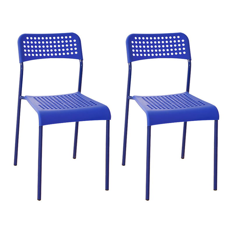El comedor contemporáneo del metal preside la parte posterior abierta plástica que cena la silla sin brazos lateral
