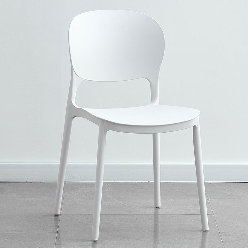 Silla lateral de plástico contemporánea, silla lateral de comedor apilable sin brazos con respaldo abierto