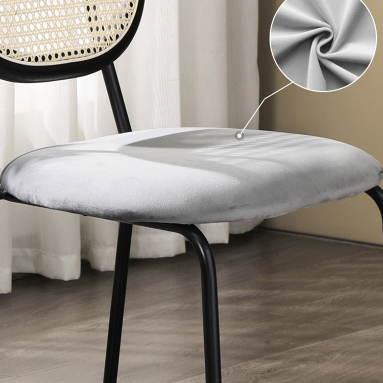 Silla lateral tapizada sin brazos de comedor con parte trasera abierta con patas de metal