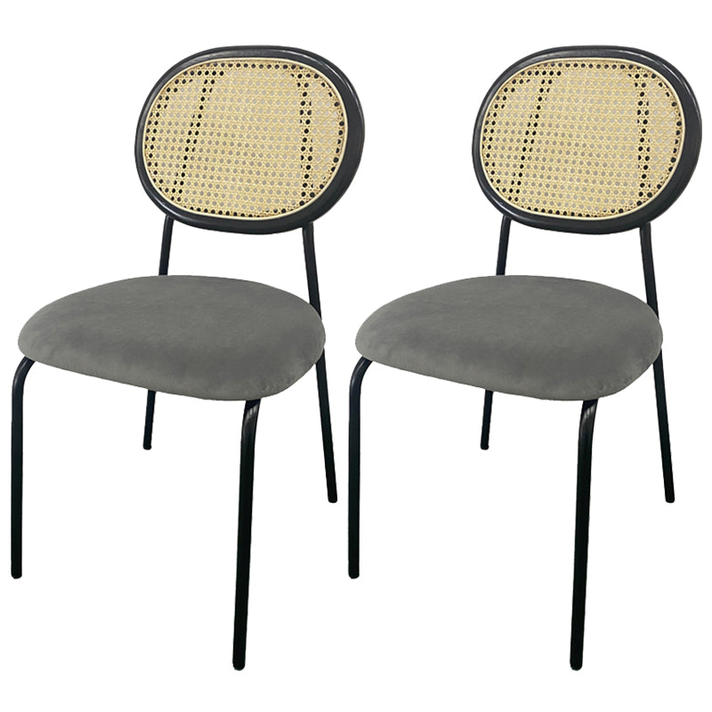 Silla lateral tapizada sin brazos de comedor con parte trasera abierta con patas de metal