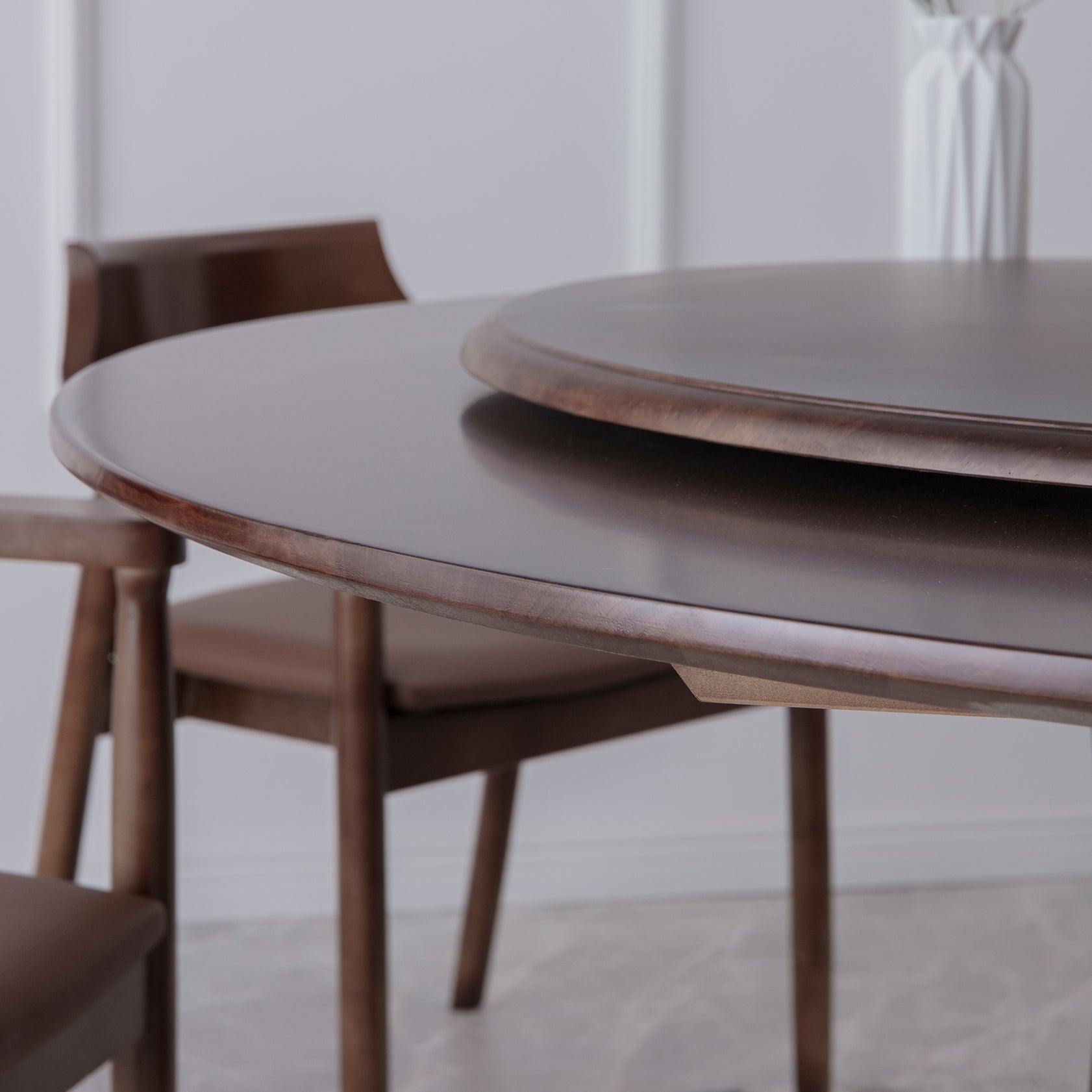 Rotatable Wooden Round Table in Brown Rubber Wood Dining Table with Pedestal