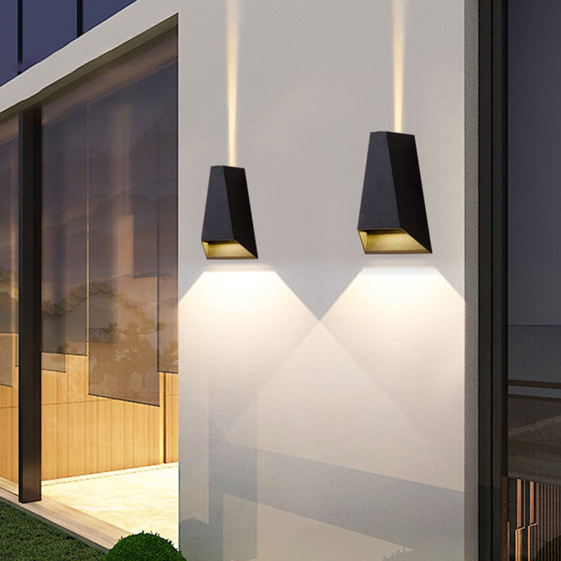Modern Style Geometric Shade Wall Lighting Metal 2 Lights Sconce Lamp in Black