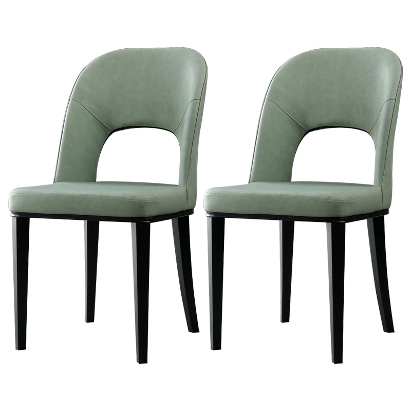 Silla de comedor contemporánea con acabado mate, respaldo abierto de cuero, silla lateral