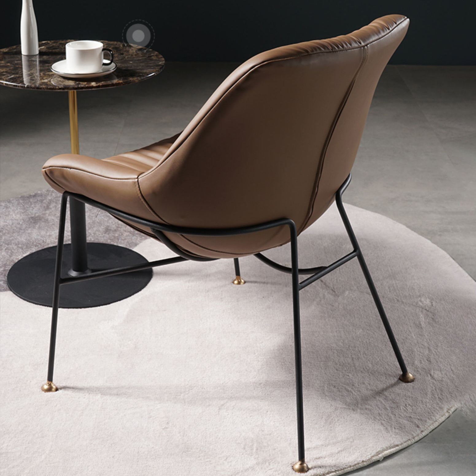 Chaise en cuir de style contemporain, chaise sans accoudoirs avec pieds en métal pour cuisine