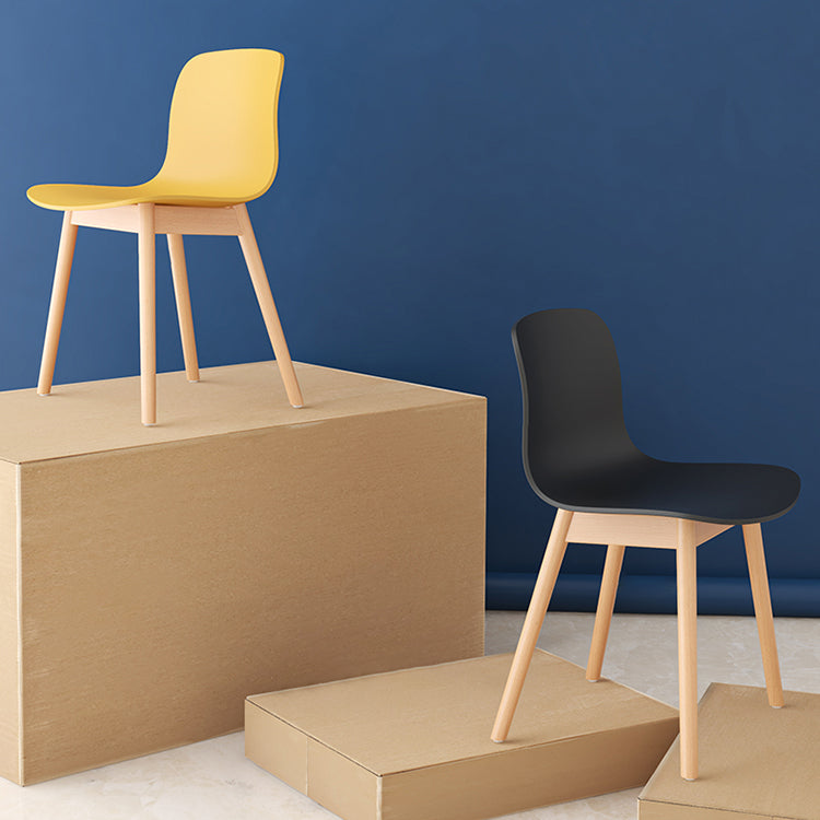 Silla de cafetería escandinava de madera Parsons Silla de comedor con acabado mate (juego de 4)