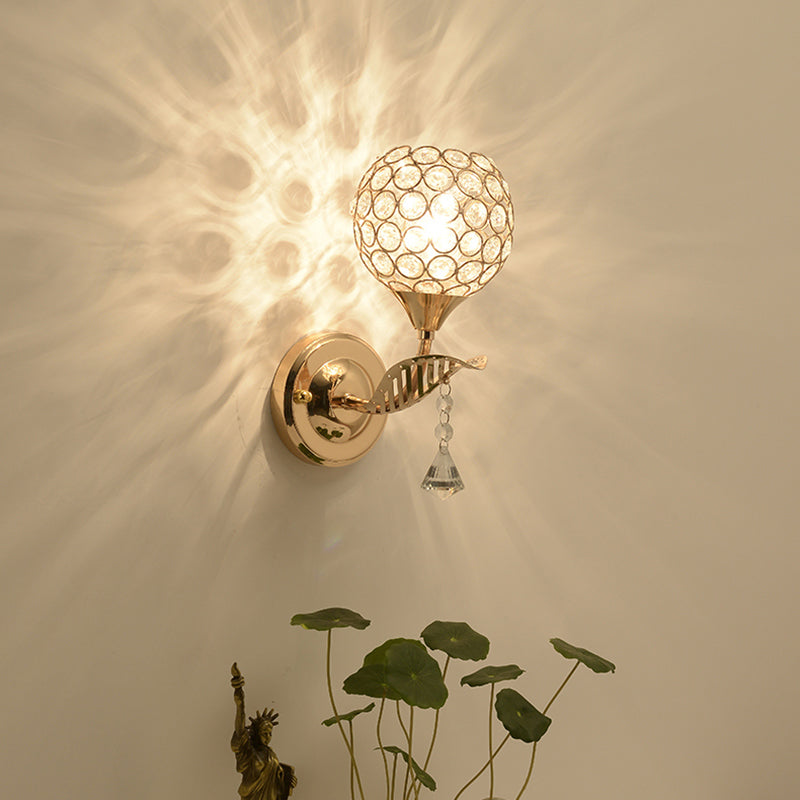 Lampe murale murale globe moderne à 1 lumière luminaire de montage mural avec une teinte en cristal transparent