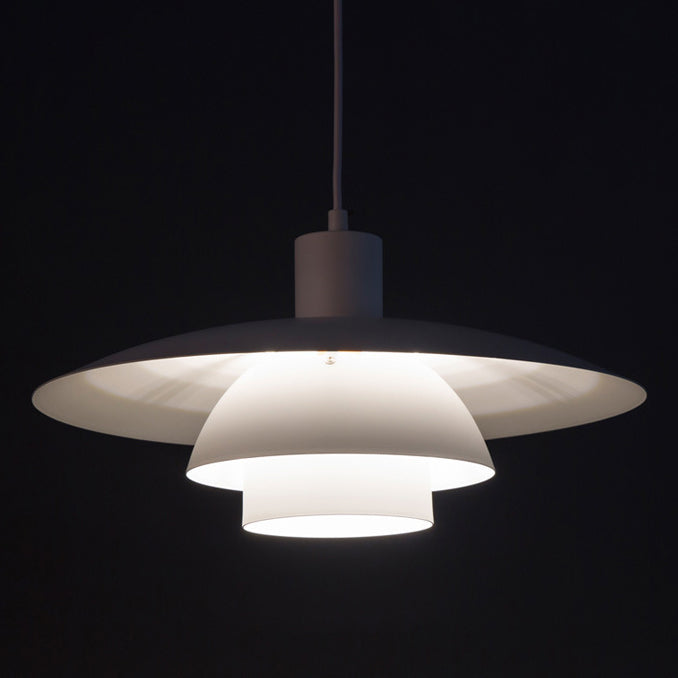 Simplicidad contemporánea Folletos de techo de granja con sombra metálica