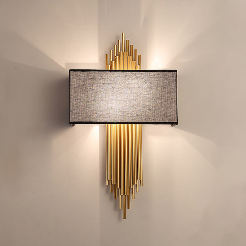 Application murale en métal postmoderne Deux luminaires muraux en métal pour chambre à coucher