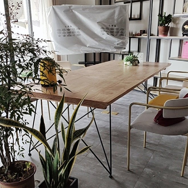 Mesa de comedor de color rectángulo de madera Mesa de madera maciza con 4 patas