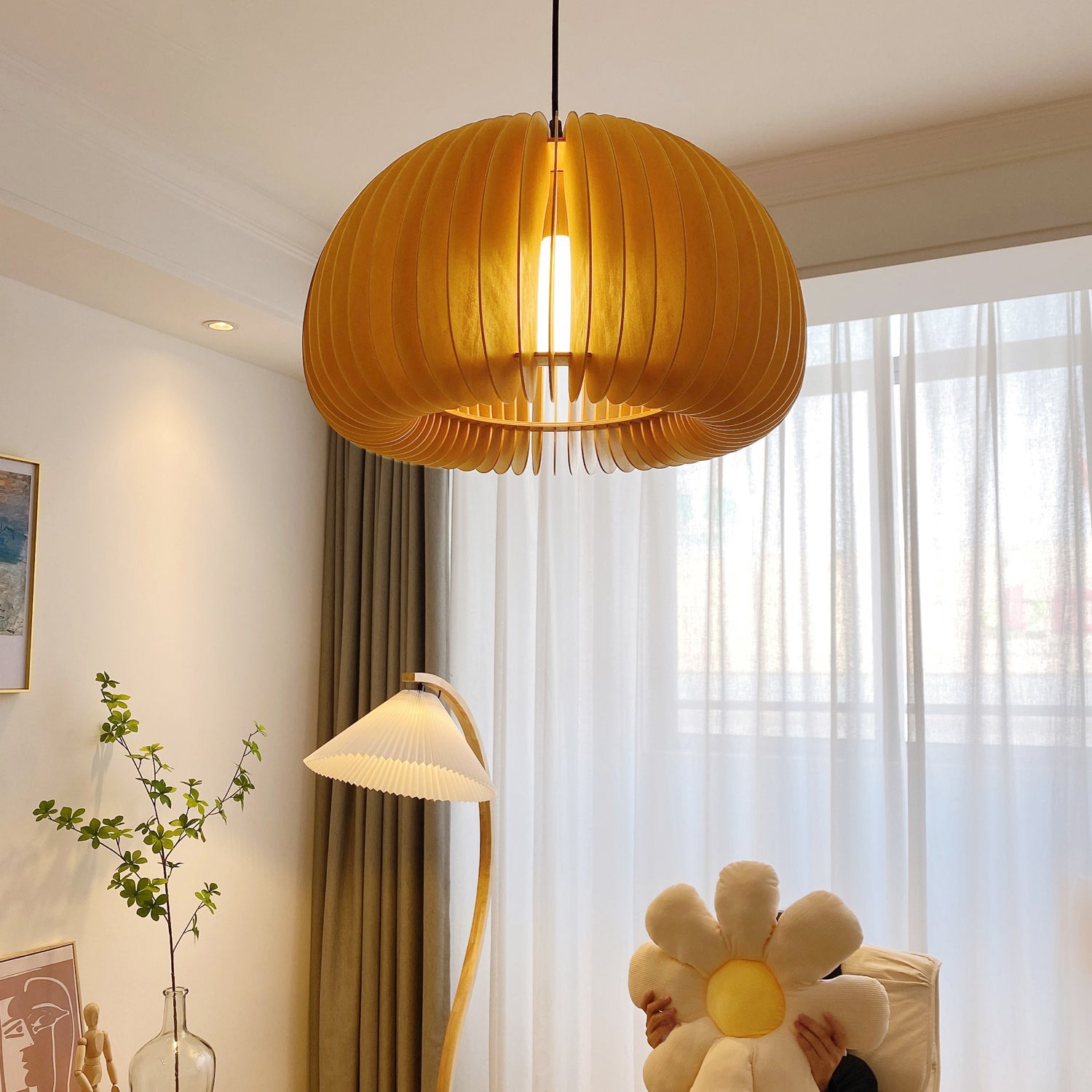 Modern Style Ceiling Hanging Light Wooden Pumpkin Shape Pendant Light for Living Room