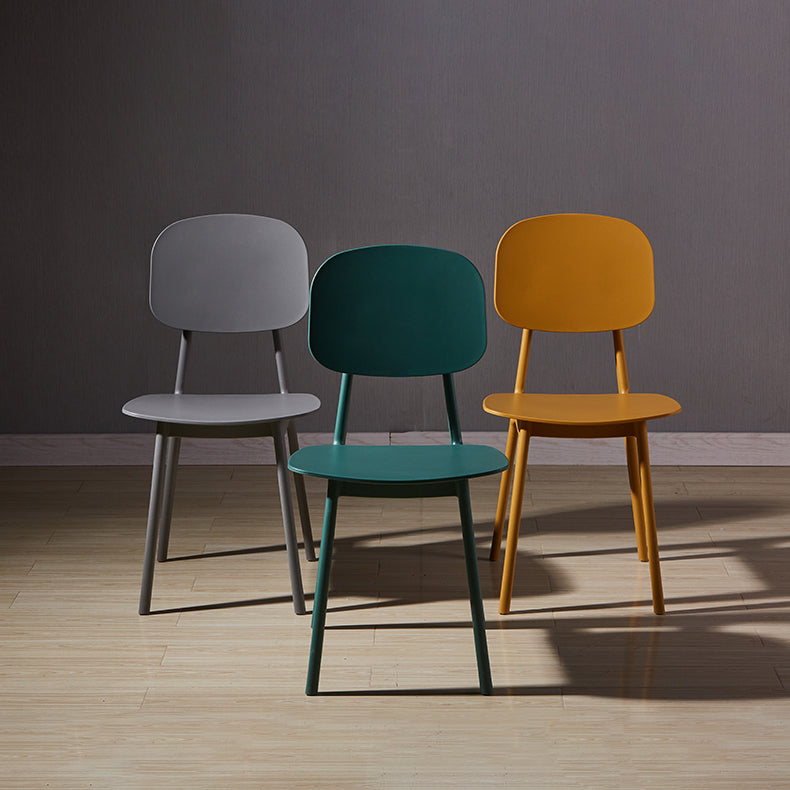 Chaise d'appoint en plastique de conférence scandinave, finition mate, chaise de salle à manger à dossier ouvert