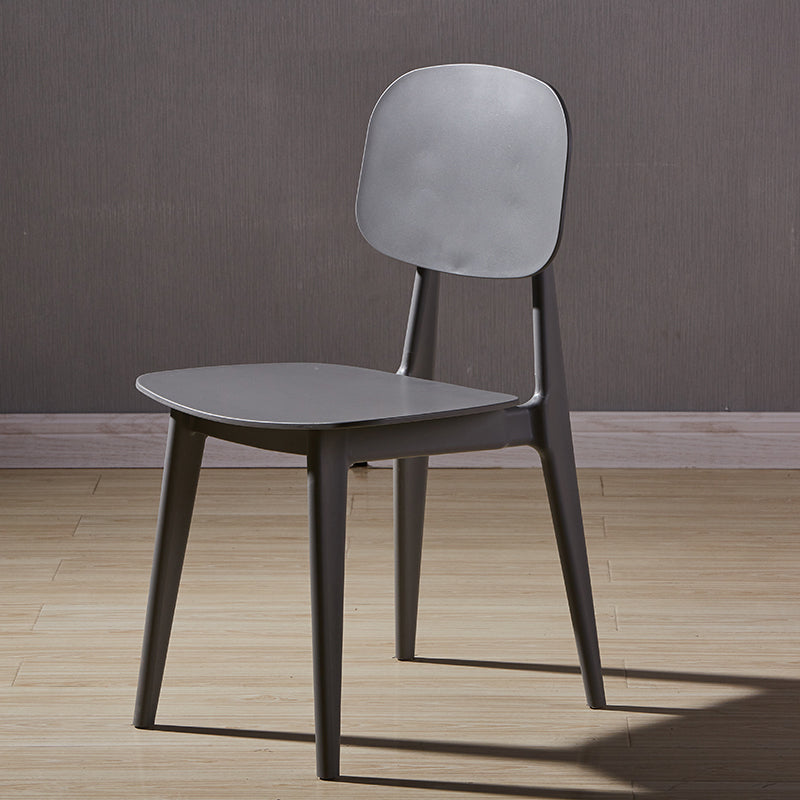 Chaise d'appoint en plastique de conférence scandinave, finition mate, chaise de salle à manger à dossier ouvert