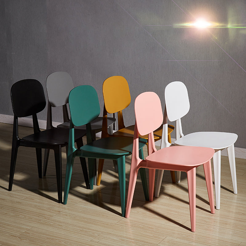 Chaise d'appoint en plastique de conférence scandinave, finition mate, chaise de salle à manger à dossier ouvert