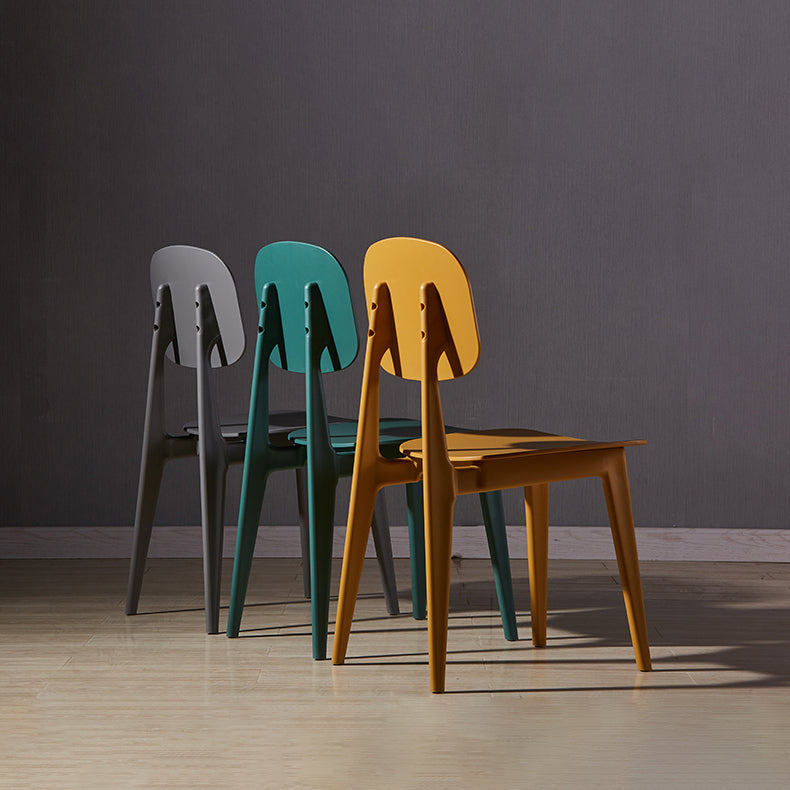 Chaise d'appoint en plastique de conférence scandinave, finition mate, chaise de salle à manger à dossier ouvert