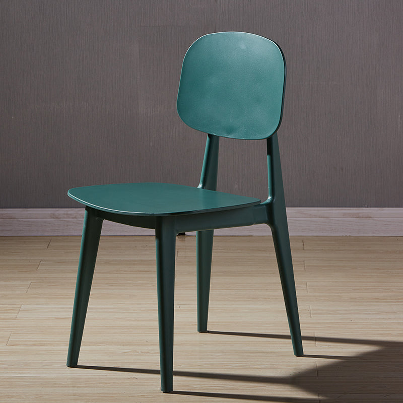 Chaise d'appoint en plastique de conférence scandinave, finition mate, chaise de salle à manger à dossier ouvert