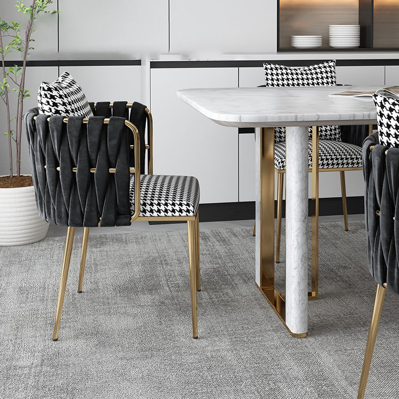 La salle à manger contemporaine en métal préside des chaises de salle à manger sans bras en velours pour un usage domestique