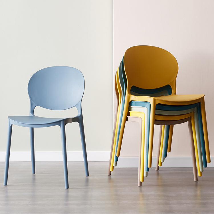 Chaise de salle à manger scandinave en plastique, dossier ouvert, finition mate