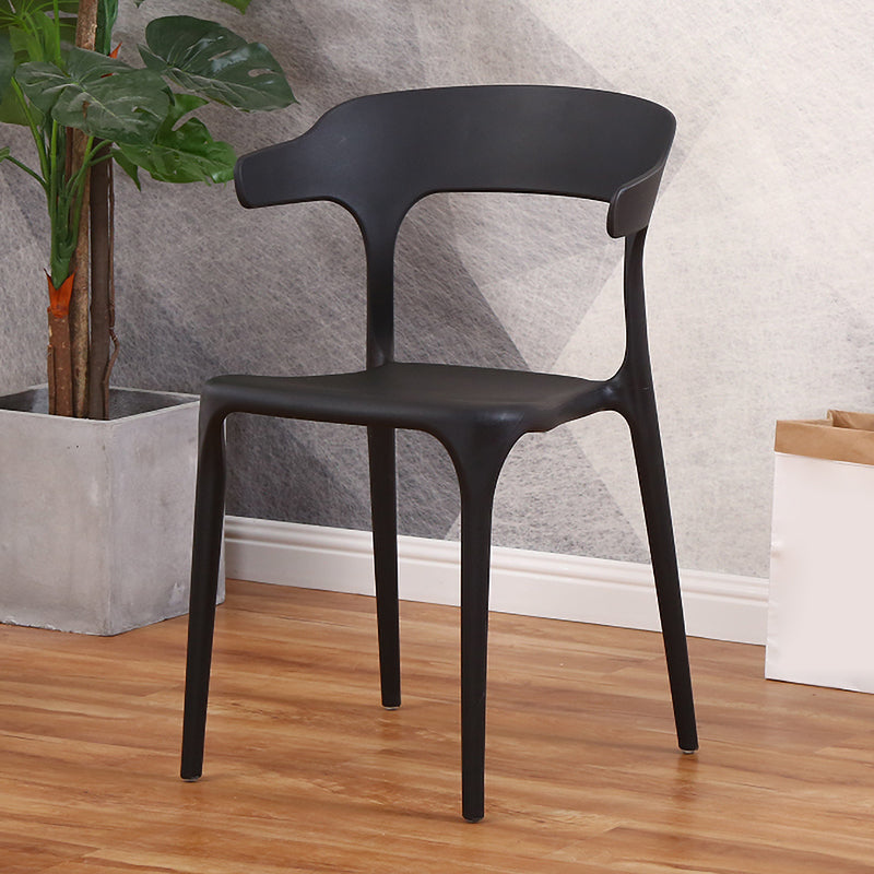 Silla de plástico moderna para interiores y exteriores, silla lateral de comedor apilable con respaldo abierto para el hogar con brazo