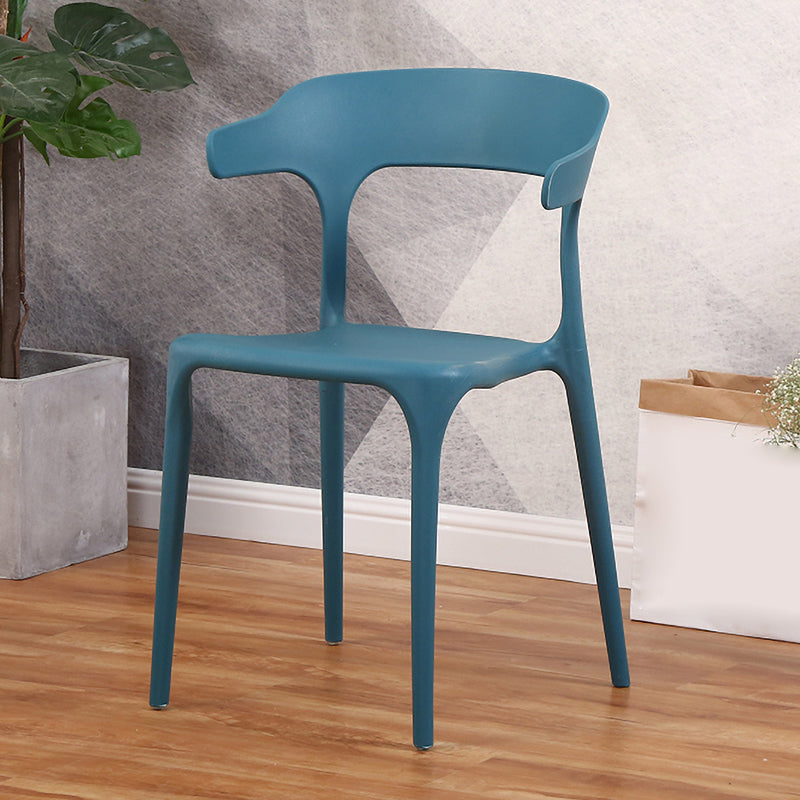 Silla de plástico moderna para interiores y exteriores, silla lateral de comedor apilable con respaldo abierto para el hogar con brazo