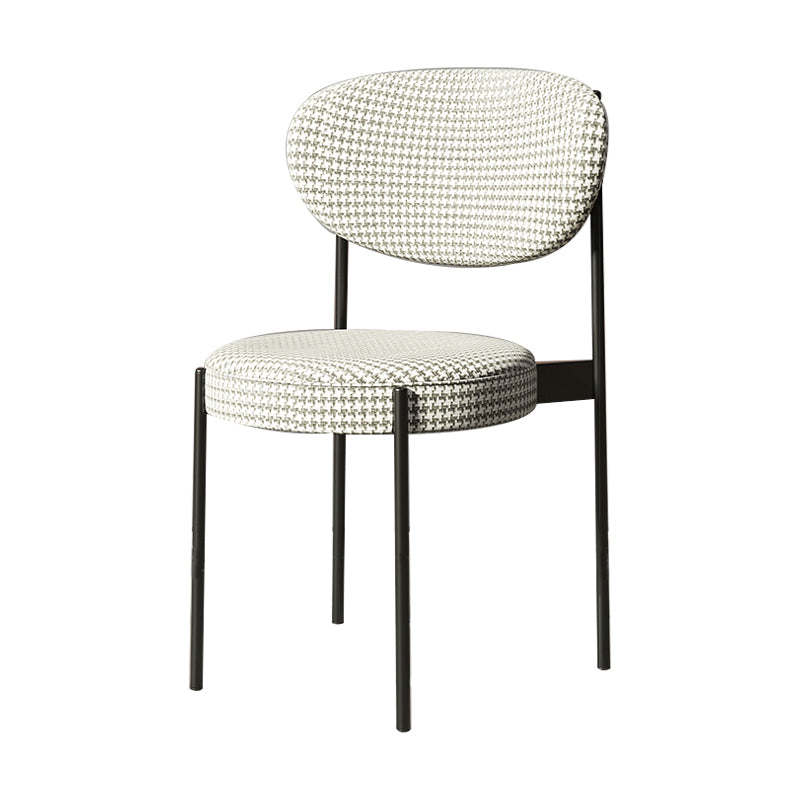 Silla lateral escandinava casera Silla tapizada del comedor con respaldo abierto de metal