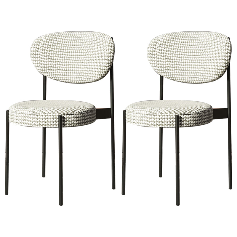 Silla lateral escandinava casera Silla tapizada del comedor con respaldo abierto de metal