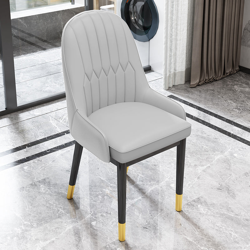 Silla lateral casera escandinava Silla de comedor con respaldo sólido tapizada de metal