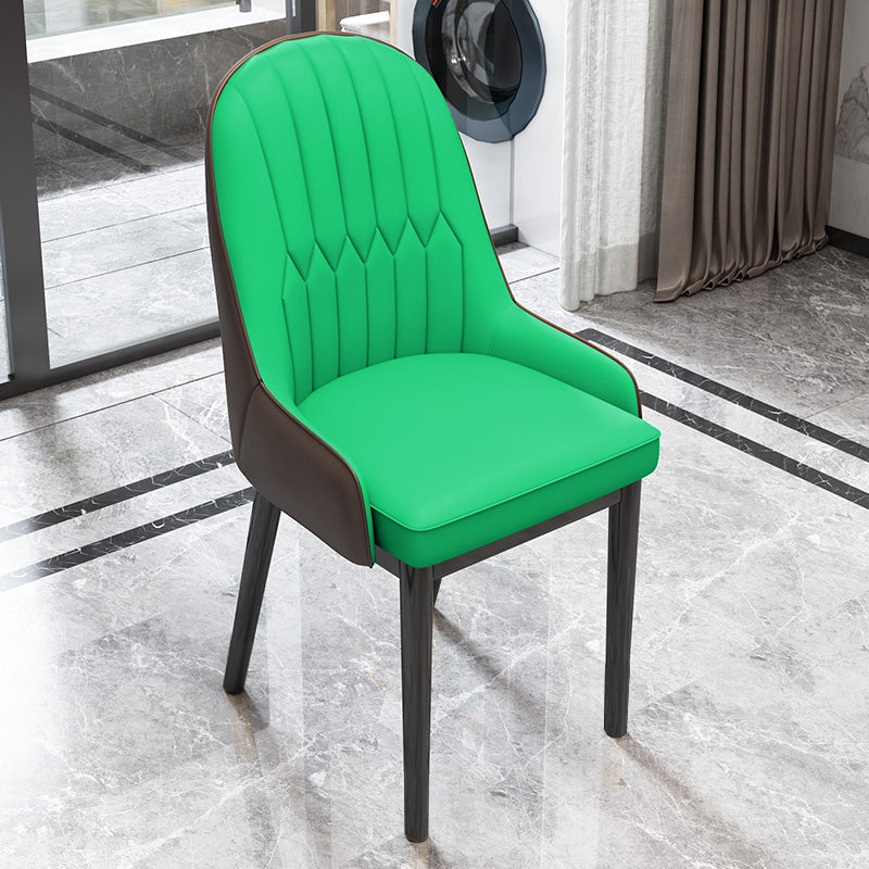 Silla lateral casera escandinava Silla de comedor con respaldo sólido tapizada de metal