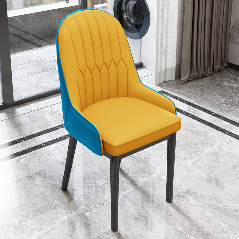 Silla lateral casera escandinava Silla de comedor con respaldo sólido tapizada de metal