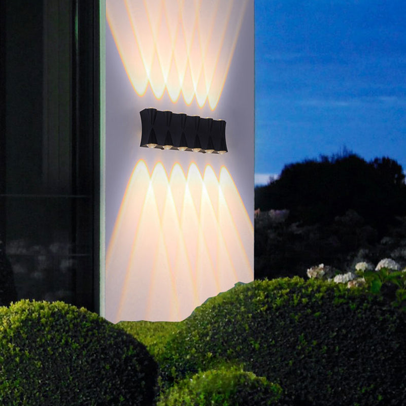 Lumière murale à LED géométrique en acrylique dans une application murale en aluminium de style créatif moderne pour les espaces extérieurs